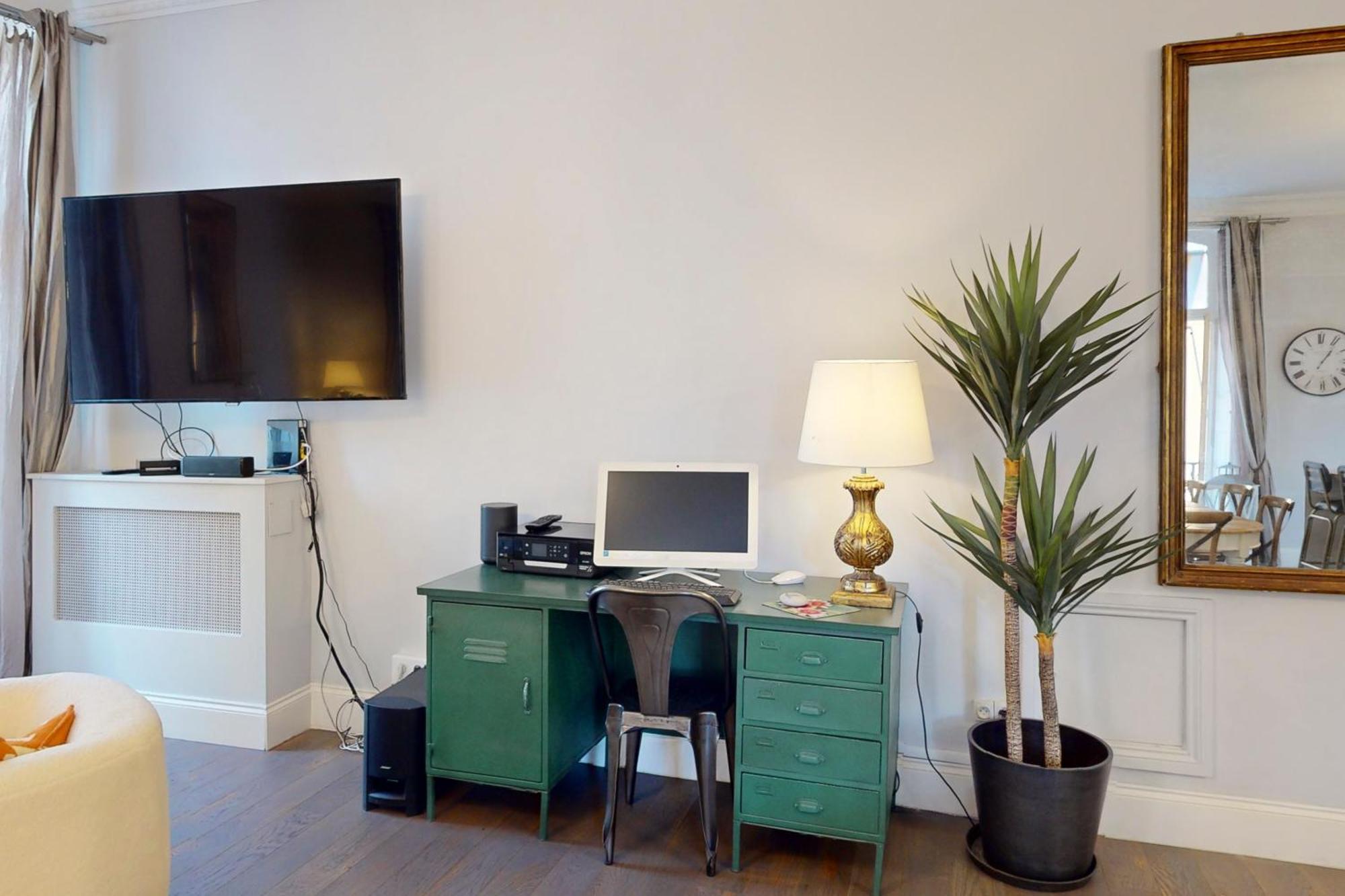 Silver Five Stars House Niza